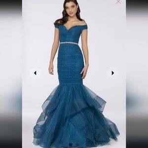 Elegant Blue Off-Shoulder Evening Gown